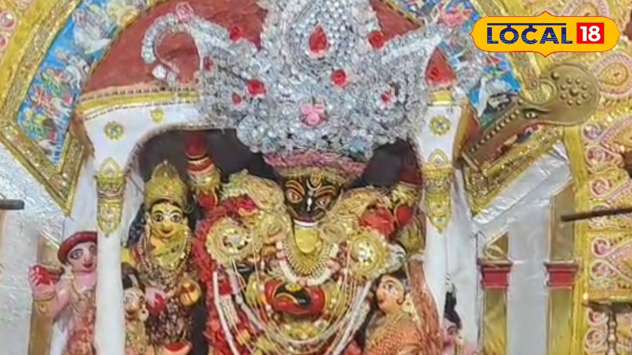 লালগোলাতে রাজরাজেশ্বরী রূপে পূজিতা হন মা কালী! দেওয়া হয় ইলিশের ভোগ