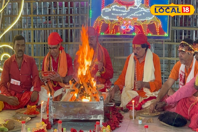 এই দীপান্বিতা কালীপুজোর আগের রাত্রি ভূত চতুর্দশী হিসাবে পালন করেন অনেকেই। আর এই ভূত চতুর্দশীর রাত্রে তারাপীঠ মন্দিরে বিশেষ হোম যজ্ঞের আয়োজন হয়। এ বছরও যদিও তার ব্যতিক্রম হয়নি। গোটা তারাপীঠ মন্দির চত্বর আলোক সজ্জায় সাজিয়ে তোলার পাশাপাশি ভূত চতুর্দশীর রাত্রে বিশেষ হোম যজ্ঞ করা হয়।
