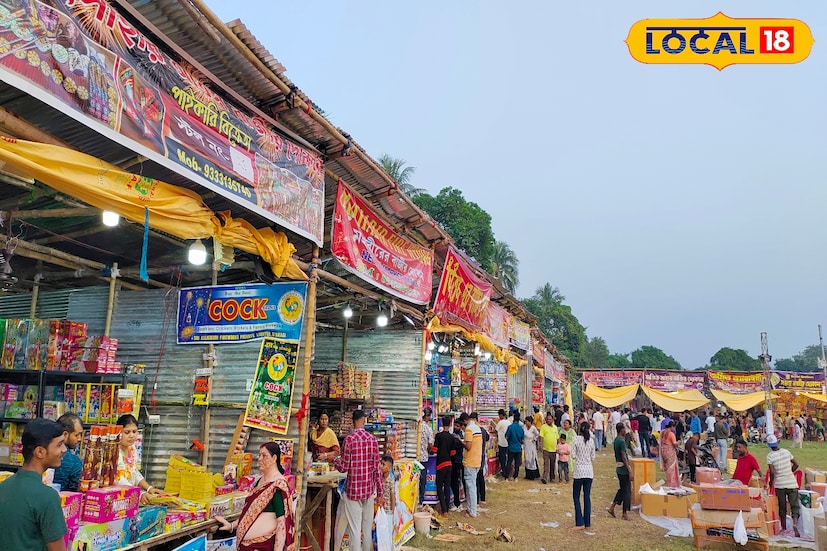 ইংরেজবাজার, হবিবপুর, রতুয়া, চাঁচল, কালিয়াচক সহ মোট সাতটি ব্লক এলাকায় এই বাজি বাজারের আয়োজন করা হয়েছে। মালদহের এগ্রিকালচার ফার্ম ময়দানে ৫১টি স্টল করা হয়েছে। সেখানে ১০টি পাইকারি এবং ৪১টি খুচরো দোকান রয়েছে। এই বাজি বাজারে তিন জন মহিলা ব্যবসায়ীও অংশগ্রহণ করেছেন।