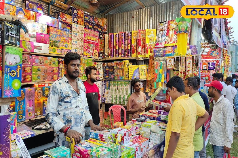 এক বাজি ব্যবসায়ী কমল ভগৎ জানান, 