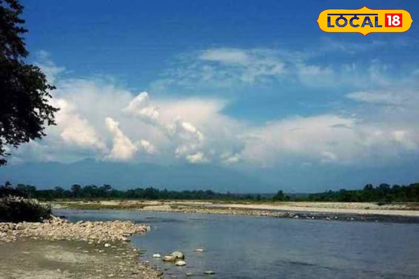 বিন্দু, আলুবাড়ি কিংবা লাভা...ডুয়ার্সের জনপ্রিয় গন্তব্যগুলির মধ্যে যাতায়াতের পথেই পড়ে পারেন। এখান থেকেই শুরু হয় রাচেলা পাস ট্রেক, যা অ্যাডভেঞ্চারপ্রেমীদের কাছে এক রোমাঞ্চকর যাত্রা।যাতায়াতও সহজ নিকটতম রেলস্টেশন নিউজলপাইগুড়ি। 