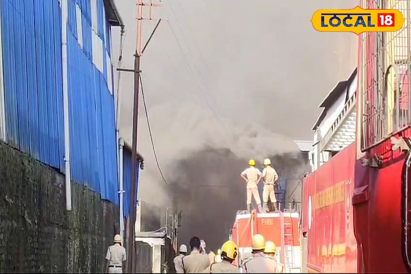 এলাকাবাসীর একাংশ জানিয়েছেন, আগুনের তীব্রতা এত বেশি যে দূর থেকেও তাপমাত্রা অনুভব করা যাচ্ছে। ঘটনায় এলাকায় ব্যাপক আতঙ্ক ছড়িয়েছে। দমকলের এক আধিকারিক জানিয়েছেন, আগুন নিয়ন্ত্রণে আনার কাজ চলছে। কতক্ষণের মধ্যে নিয়ন্ত্রণে আসবে তা এখনই বলা সম্ভব নয়
