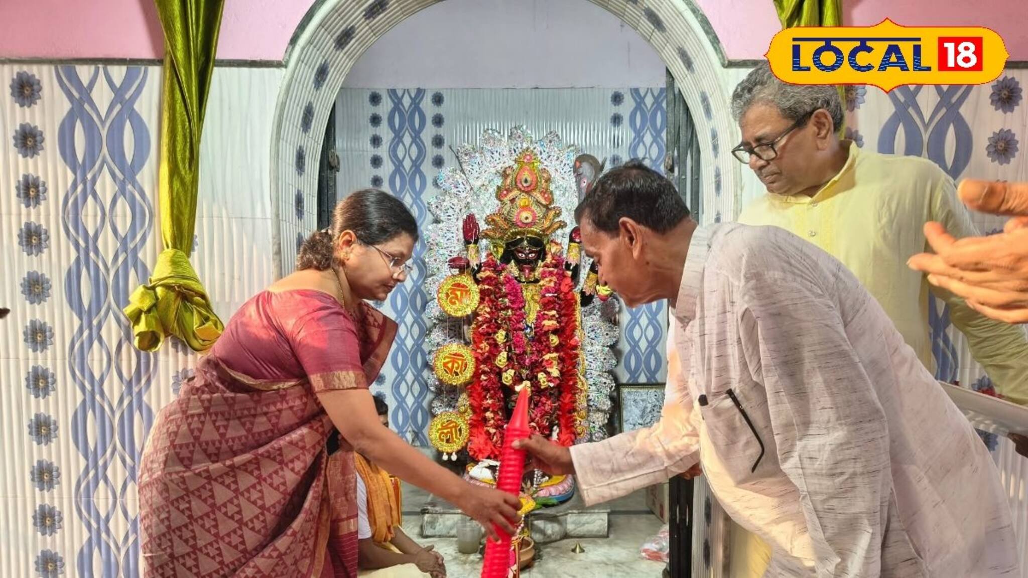 মৌরলা, পুঁটি, খয়রা, ল্যাটা, বেলে, কই, শিঙি...১২ রকম মাছভাজা থাকে দেবী ‘বিলেকালীর’ পুজোয়