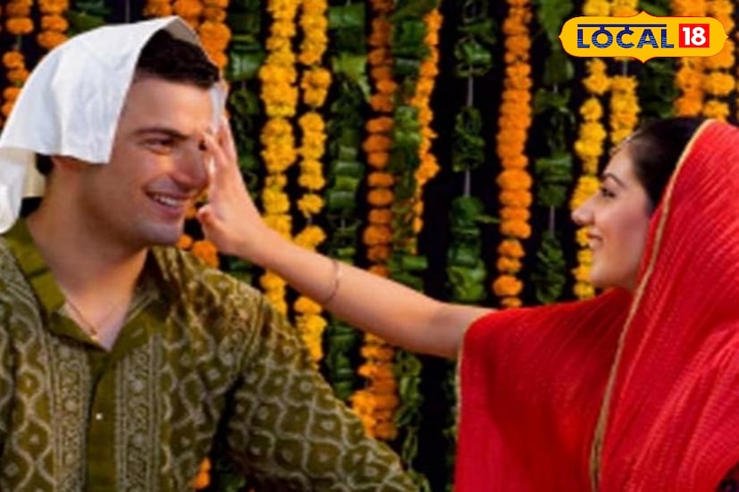*ভাইফোঁটা মূলতঃ ভাই-বোনেদের উৎসব। এদিন ভাইদের মঙ্গলের জন্যে সকাল থেকে উপোস রেখে তিথি অনুযায়ী, ধান-দুর্বা দিয়ে ভাইফোঁটার মন্ত্রোচ্চারণের মাধ্যমে ভাইফোঁটা সম্পন্ন করেন বোন বা দিদিরা। ভাই বোনদের মঙ্গল কামনায় বাঙালি বাড়ির ঘরে-ঘরে সকলে এই উৎসবে সামিল হন।