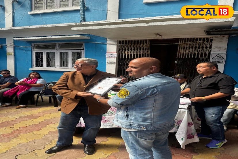 ‘আশা গাউ’ প্রকল্প পাহাড়ে মনে করিয়ে দিল, বিপর্যয়ের মাঝেও সহানুভূতি ও মানবিকতা ফের বিশ্বাস ফিরিয়ে আনতে পারে। (ছবি ও তথ্যঃ ঋত্বিক ভট্টাচার্য)