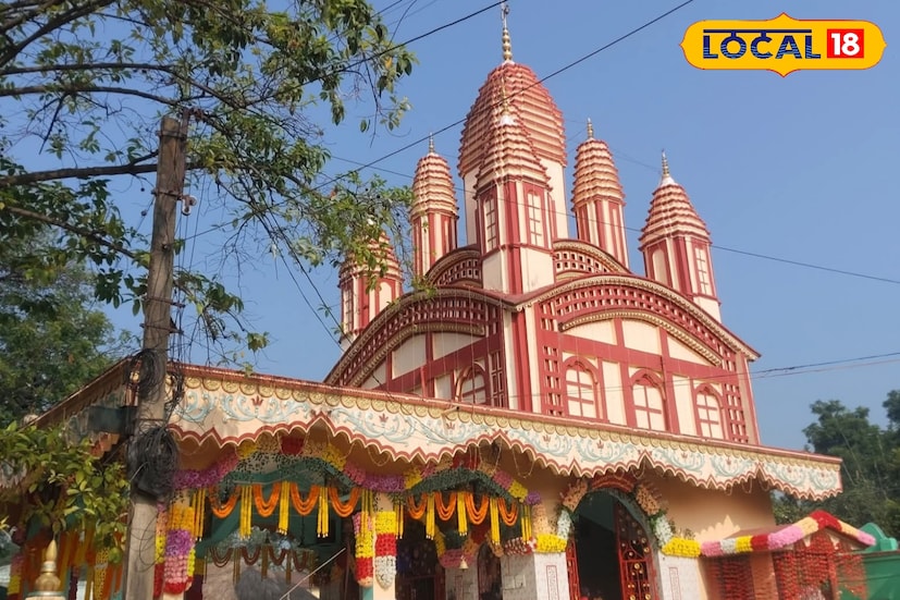 লোবাকালীর মন্দিরটি দক্ষিণেশ্বর মন্দিরের আদলে নির্মিত। বিসর্জনের দিনে দুপুর থেকেই সেখানে জমে যায় হাজারো মানুষের ভিড়। কালিভাসা পুকুরের ধারে বসে এক দিনের মেলা, যেখানে থাকে দোকানপাট, খাবারের স্টল, আলো-সাজে উৎসবের আমেজ। সন্ধ্যা নাগাদ কাঁধে করে তিন প্রতিমাকে নিয়ে যাওয়া হয় পুকুরের ধারে, যেখানে হাজার হাজার মানুষ একসঙ্গে নিরঞ্জন প্রত্যক্ষ করেন।