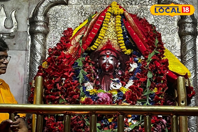*মূলত সাধক বামাক্ষ্যাপার সিদ্ধপীঠ তারাপীঠ এলাকা চত্বরে কোনও দেবী মূর্তির পুজোর প্রচলন নেই আর সেই কারণেই মা তারাকে দুর্গাপুজোর সময় দুর্গা রূপে, কালীপুজোর সময় কালী রূপে, লক্ষ্মী পুজোর সময় লক্ষ্মী রূপে এবং সরস্বতী পুজোর সময় সরস্বতী রূপে পুজো করা হয়। কারণ বিশ্বাস সব দেবদেবীর উর্ধ্বে মা তারা আর সেই কারণেই মা তারা-কে বিভিন্ন পুজোর সময় বিভিন্ন রূপে পুজো করা হয়।