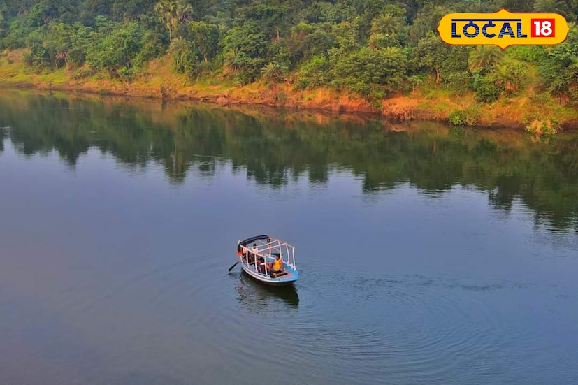 বাঁকুড়া থেকে রাইপুরের রাস্তায় পড়ে পিড়রগাড়ি মোড়। সেখান থেকে খাতড়া যাওয়ার রাস্তায় ছ’কিমি দূরে চুয়াগাড়া মোড়। ওই মোড় থেকে চার কিলোমিটার গেলেই পাওয়া যাবে নেতুরপুর পঞ্চায়েতের কালাপাথর গ্রাম লাগোয়া বড়দি পাহাড়। তার কোলঘেঁষে বয়ে চলেছে কংসাবতী নদী। নদীর তীরে কালাপাথর গ্রামে রয়েছে একটি ঝর্ণা। স্থানীয় মানুষের কাছে তা কালাঝর্ণা নামে পরিচিত।