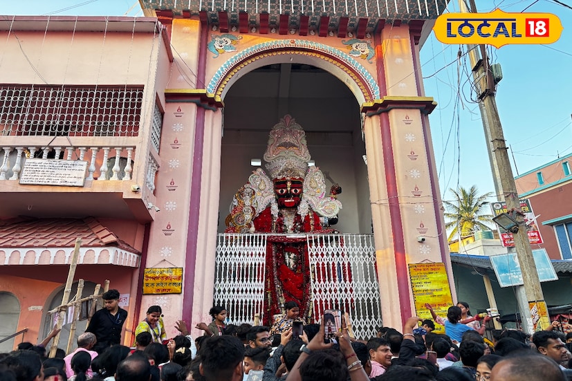 বড়বেলুনের মা বড়মায়ের উচ্চতা করা হয়েছে ২১ ফুট । এমনকি মায়ের যে জিভ রয়েছে সেটা তৈরি হয়েছে আস্ত একটা কুলো দিয়ে । বাঁশের ভারা লাগিয়ে ঠাকুর তৈরি করা হয়। এছাড়াও চক্ষুদান, অলংকার পরানো সবই হয় বাঁশের ভারার উপর চেপেই। বড়বেলুনের মা বড়মায়ের এই পুজো দেখতে জেলা ছাড়িয়ে ভিন রাজ্য থেকেও অনেকে আসেন।তথ্য ও ছবি: বনোয়ারীলাল চৌধুরী