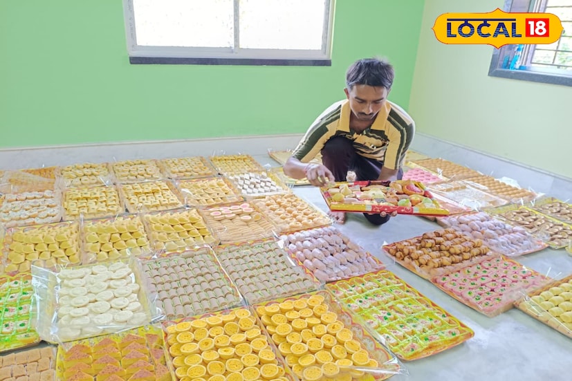 ইতিমধ্যেই স্থানীয় দিদি-বোনেদের মধ্যে তুমুল জনপ্রিয় হয়েছে এই মিষ্টির ডালা। কেউ উপহার হিসেবে নিচ্ছেন, কেউ আবার বাড়ির ভাইফোঁটা অনুষ্ঠানের জন্য আগাম অর্ডার দিচ্ছেন। উৎসবের আগে এমন মিষ্টির চমক, কালনার মানুষকে যেন আরও উৎসব মুখর করে তুলেছে। (ছবি ও তথ্যঃ বনোয়ারীলাল চৌধুরী)