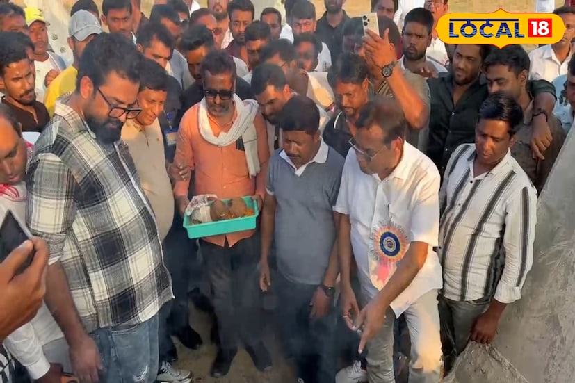 বুধবার নারকেল ফাটিয়ে কাজের শুভ সূচনা করেন ট্রাক মালিক শেখ নাজিমুদ্দিন ওরফে টুলু মণ্ডল এবং তৃণমূল নেতা কাজল শাহ। এর আগে সিউড়ির এক বেসরকারি লজে 'বীরভূম ট্রাক ও ট্রিপার্স অ্যাসোসিয়েশন'-এর বৈঠকে কজওয়ে নির্মাণের দায়িত্ব তাঁদের হাতে তুলে দেওয়া হয়। বৈঠকে উপস্থিত ছিলেন পাঁচামি মাইনস ওনার্স অ্যাসোসিয়েশন, শিল্পপতি ও কয়েক শতাধিক ট্রাক মালিক।