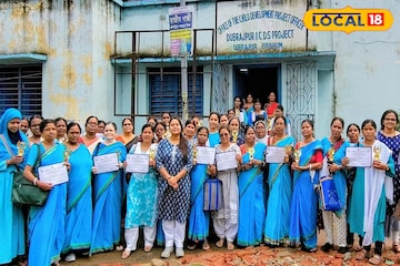 অঙ্গনওয়াড়ি-আশাকর্মীদের লক্ষ্মীলাভ! উৎসবের মরশুমে অ্যাকাউন্টে ঢুকছে মোবাইল কেনার টাকা অঙ্গনওয়াড়ি-আশাকর্মীদের লক্ষ্মীলাভ! উৎসবের মরশুমে অ্যাকাউন্টে ঢুকছে মোবাইল কেনার টাকা