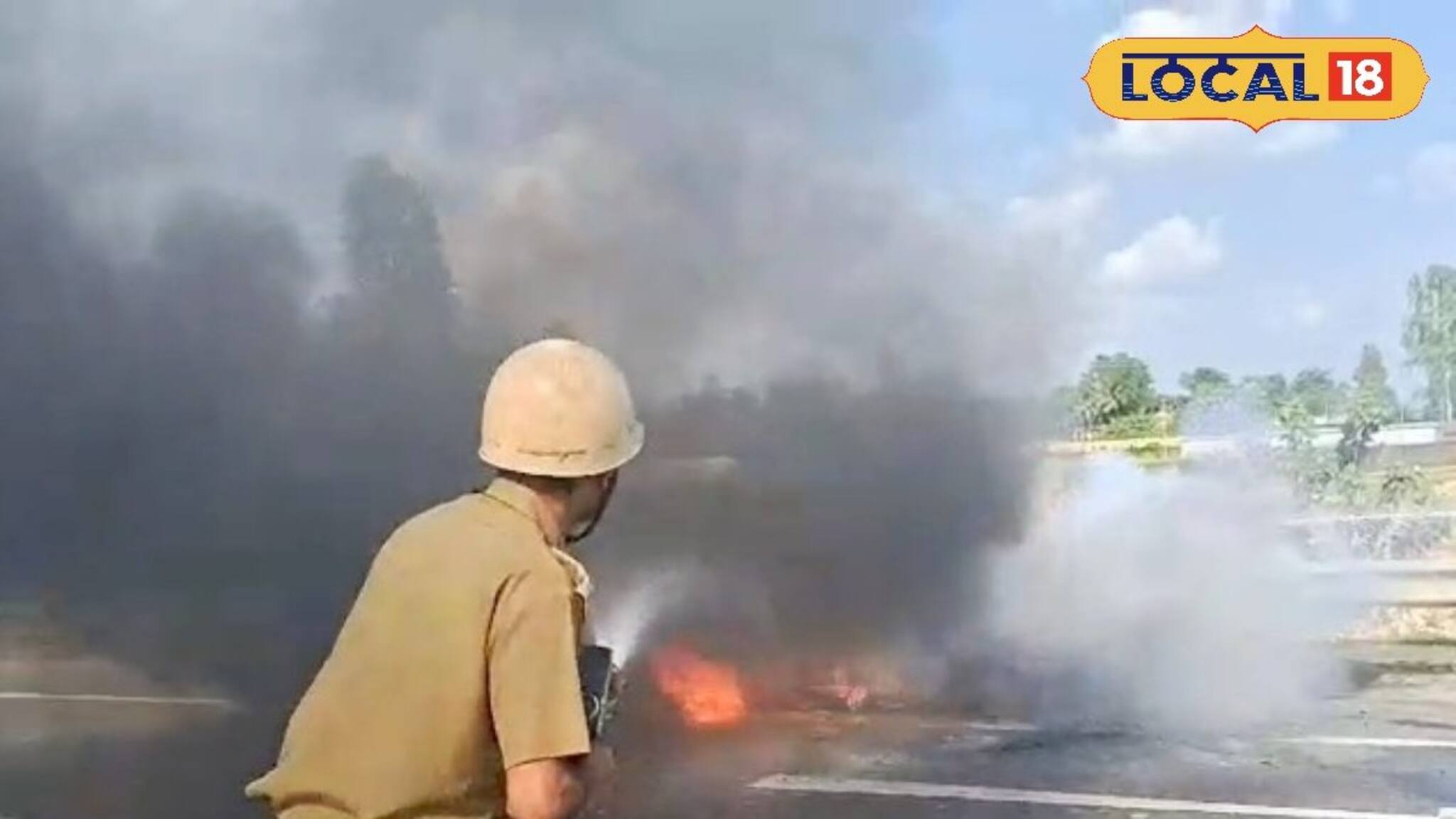ভয়াবহ অগ্নিকাণ্ড! রাস্তার উপর দাউ দাউ করে জ্বলে উঠল চলন্ত গাড়ি, ঘটনা জানলে শিউরে উঠবেন
