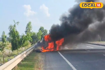 ভয়াবহ অগ্নিকাণ্ড! রাস্তার উপর দাউ দাউ করে জ্বলে উঠল চলন্ত গাড়ি, ঘটনা জানলে শিউরে উঠবেন ভয়াবহ অগ্নিকাণ্ড! রাস্তার উপর দাউ দাউ করে জ্বলে উঠল চলন্ত গাড়ি, ঘটনা জানলে শিউরে উঠবেন