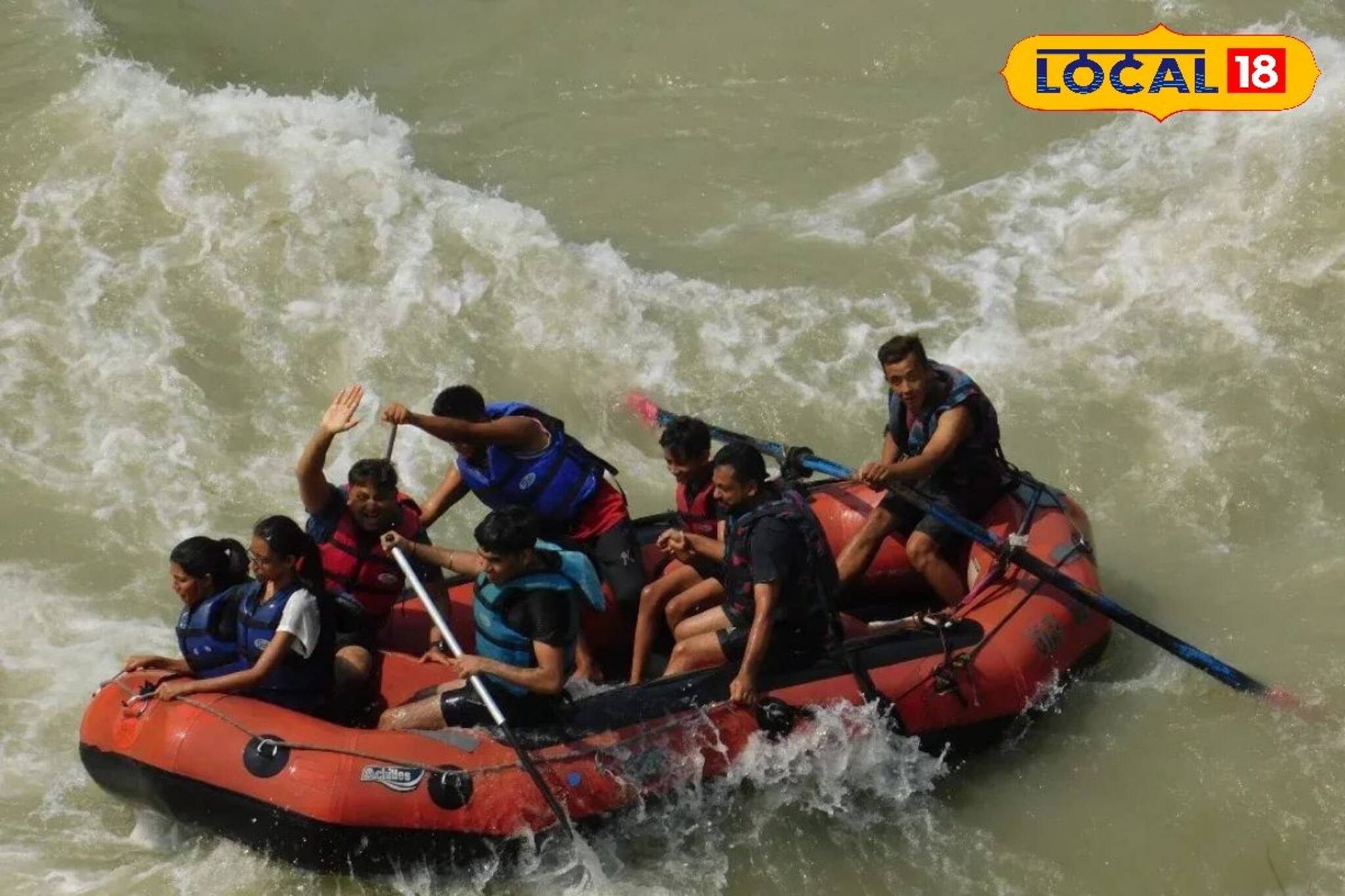 River Rafting In Darjeeling: ক্ষত ভুলে ফের নতুন পাহাড়, তিস্তায় দাঁড় হাতে দাপাচ্ছেন পর্যটকরা, রইল ফটো