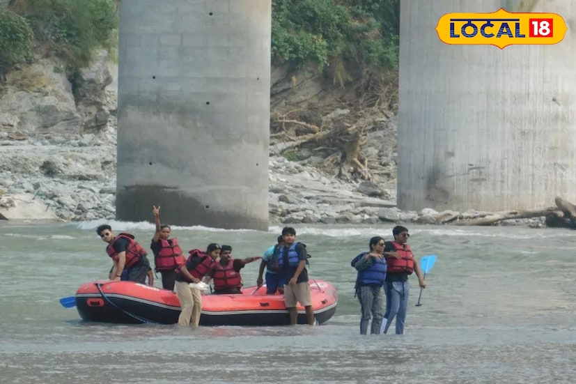 দার্জিলিং ও কালিম্পং জেলার অন্যতম আকর্ষণ হল তিস্তায় রিভার র&#x200d;্যাফটিং। প্রতি বছর হাজার হাজার পর্যটক এই রোমাঞ্চকর খেলায় অংশ নেন। দুর্গাপুজোর পর থেকেই পাহাড়ি এলাকায় পর্যটনের জোয়ার দেখা গিয়েছে, আর সেই উচ্ছ্বাস আরও বাড়িয়ে তুলছে র&#x200d;্যাফটিং পুনরায় শুরু হওয়া। ছবি ও তথ্য : ঋত্বিক ভট্টাচার্য