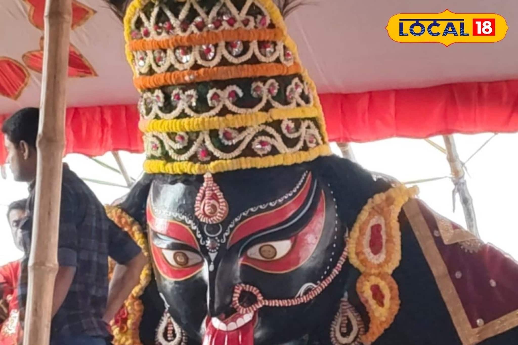 Naihati Boro Maa Immersion: স্বর্ণালংকার খুলে, ফুলের বেশে সাজলেন নৈহাটির 'বড়মা', নিরঞ্জনের ঠিক আগের মুহূর্তের প্রস্তুতি, দেখুন ছবিতে