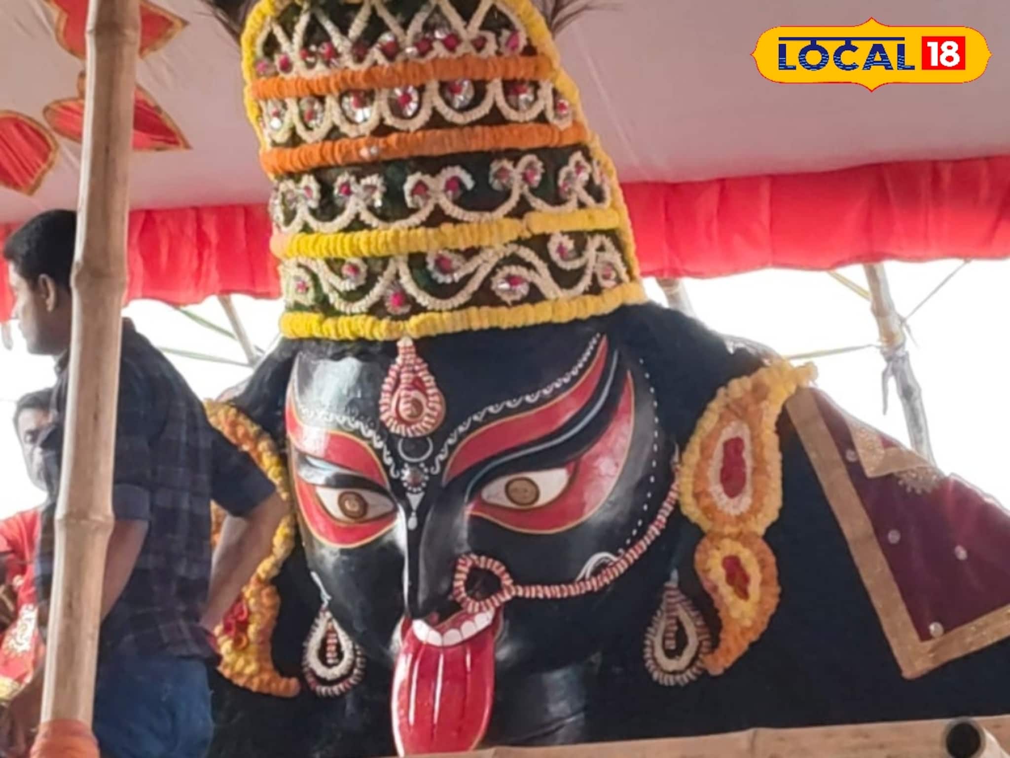 Naihati Boro Maa Immersion: স্বর্ণালংকার খুলে, ফুলের বেশে সাজলেন নৈহাটির 'বড়মা', নিরঞ্জনের ঠিক আগের মুহূর্তের প্রস্তুতি, দেখুন ছবিতে