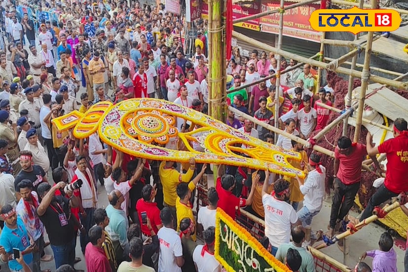 *এদিন পুলিশ প্রশাসনের তরফে প্রায় সত্তর জনের উপর আইপিএস আইএএস-সহ উচ্চপদস্থ কর্তারা মোতায়েন রয়েছে। পাশাপাশি প্রায় ৮০০-র কাছাকাছি পুলিশকর্মী বিসর্জনের ভিড় নিয়ন্ত্রণের দায়িত্বে রয়েছে বলে জানা গিয়েছে। প্রশাসনের নির্দেশ অনুযায়ী শুধুমাত্র ব্যাচ পরিহিত ভলেন্টিয়াররাই বড়মার সুবিশাল প্রতিমা টেনে নিয়ে যাবেন গঙ্গার ঘাটে, যাতে কোনওরকম অপ্রীতিকর ঘটনা এড়ানো সম্ভব হয় পাশাপাশি সাধারণ মানুষের ভক্তদের যাতে কোনওরকম সমস্যা তৈরি না হয় তার জন্য এমন সিদ্ধান্ত বলে জানা গিয়েছে।