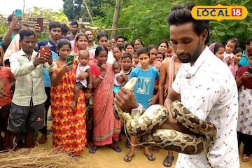 গোখরোর ছোবলও হজম করেছেন! সাপের বন্ধু, বীরভূমের গর্ব, চিনুন অমিতকে গোখরোর ছোবলও হজম করেছেন! সাপের বন্ধু, বীরভূমের গর্ব, চিনুন অমিতকে