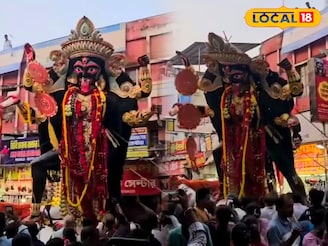 নিরঞ্জনের আগে সাংঘাতিক অঘটন! ভক্তদের উপরে পড়ল সুউচ্চ বেচাকালীর মূর্তি, শিউরে ওঠা ছবি দেখুন