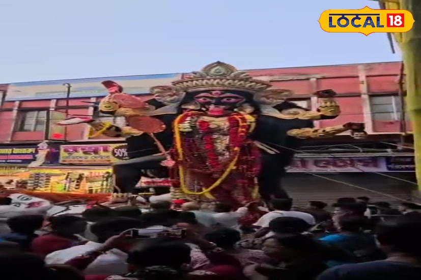*ঘটনার পর প্রশাসন দ্রুত পরিস্থিতি সামাল দেয় এবং প্রতিমা পুনরায় তুলে গঙ্গায় নিরঞ্জন করা হয়। ঘটনাটি ঘিরে ইতিমধ্যেই ভক্তদের মধ্যে চলছে জোর চর্চা।