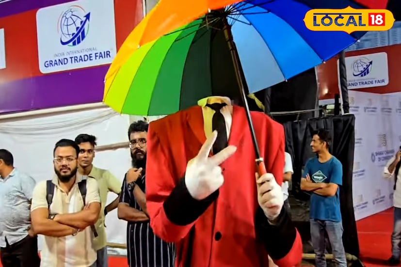 চেম্বার অফ কমার্সের উদ্যোগে ১০ দিনের এই বাণিজ্য মেলার প্রথম দিনেই উপস্থিত ছিলেন বিভিন্ন দেশের কনসাল জেনারেলরা। মেলায় মোট ৫০০ টিরও বেশি স্টল রয়েছে।