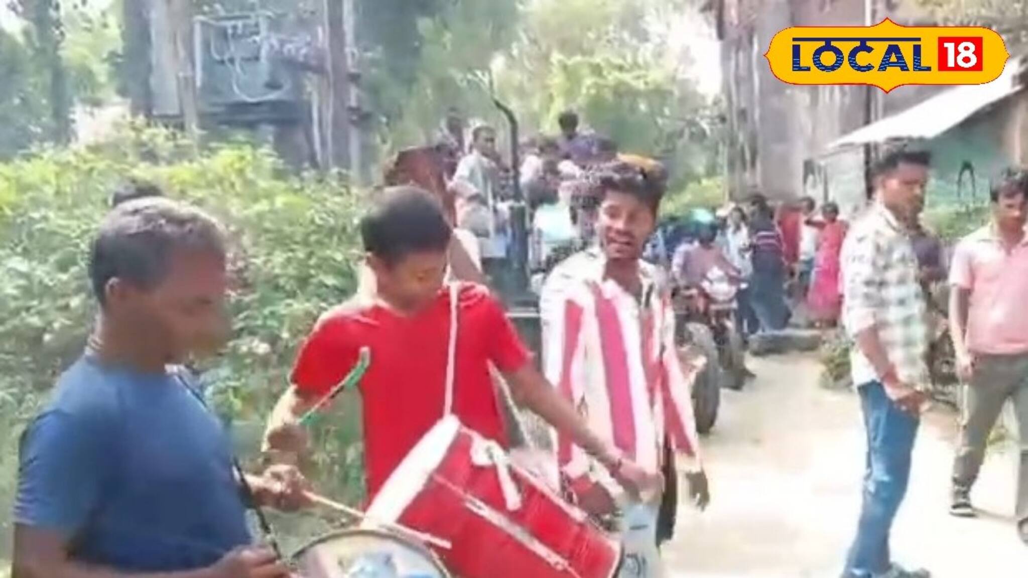 ব্যান্ড, বাজনা, বাজির রোশনাই থেকে উদ্দাম নাচ! ঠাকুমার শেষযাত্রায় অবাক কাণ্ড সিউড়িতে