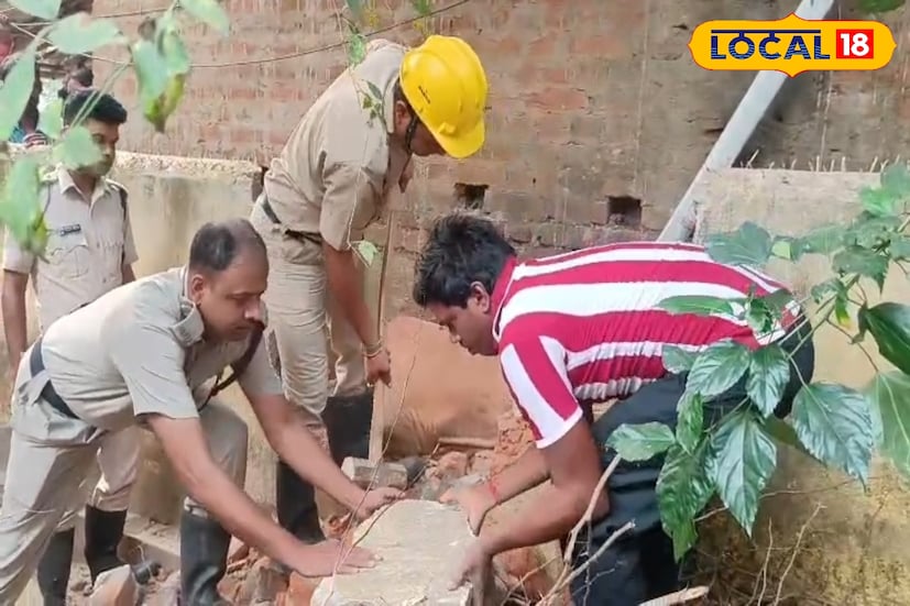 পরে স্থানীয় পঞ্চায়েত সদস্যের হস্তক্ষেপে পাঁচিলের মালিক দেওয়ালের অংশ ভাঙার অনুমতি দেন। প্রায় আধ ঘণ্টার প্রচেষ্টা শেষে আটকে পড়া ষাঁড়টি উদ্ধার হয়। ঘটনাস্থলে তখন হাততালির ঢেউ ওঠে।