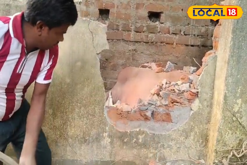 তবে হাল না ছেড়ে রবিবার সকালে দমকল বাহিনীকে খবর দেওয়া হয়। ঘটনাস্থলে দ্রুত পৌঁছে যায় সিউড়ি দমকল কেন্দ্রের কর্মীরা। চারপাশে কৌতূহলী মানুষের ভিড় জমে যায়। পরিস্থিতি পর্যালোচনা করে দমকল কর্মীরা জানান, পাঁচিলের একাংশ না ভাঙলে উদ্ধার সম্ভব নয়।