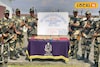 ঝলসে উঠল বিএসএফ-এর সার্চ-লাইট, বাক্সবন্দি ওগুলো কী পড়ে? খুলতেই চোখ ছানাবড়া জওয়ানদের