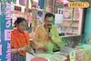ক্রেতাদের মন জয় করতে দোকানেই গান! চা ওয়ালার গান ভাইরাল
