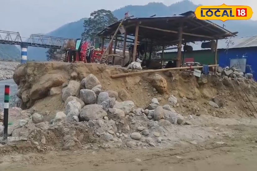 *অস্থায়ী সেতু চালু হওয়ার খবরে দুধিয়া, মিরিক, সুখিয়াপোখরি ও আশপাশের এলাকার বাসিন্দারা প্রবল স্বস্তি প্রকাশ করেছেন। স্থানীয় দোকানদার দীপঙ্কর রাই বলেন, “সেতু ভেঙে যাওয়ার পর থেকে আমাদের ব্যবসা প্রায় বন্ধ হয়ে গিয়েছিল। এখন নতুন সেতু চালু হওয়ায় মনে হচ্ছে ফের জীবন ফিরবে।”