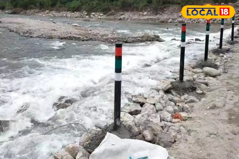 *পূর্ত দফতরের এক আধিকারিক জানান, “হিউম পাইপ ব্রিজটি অস্থায়ী হলেও এটি যথেষ্ট শক্তপোক্তভাবে তৈরি করা হয়েছে। প্রয়োজনে আরও মজবুত করতে সিমেন্ট কংক্রিট লেয়ারিং এবং প্রোটেকশন ওয়াল তৈরি করা হবে, যাতে বর্ষার জলেও ক্ষতি না হয়।”