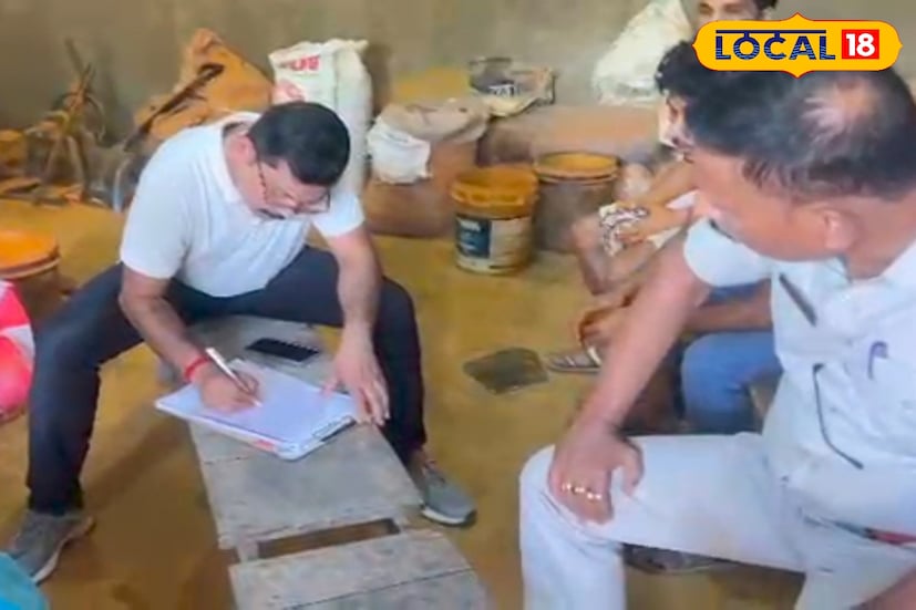 পুলিশ সূত্রে জানা গেছে, ওই মিলে দীর্ঘদিন ধরেই চলছিল ভেজাল হলুদ তৈরির কারবার। নিম্নমানের রাসায়নিক মিশিয়ে হলুদ তৈরি করে বিভিন্ন বাজারে সরবরাহ করা হতো। ফলে সাধারণ মানুষের স্বাস্থ্যের উপর মারাত্মক প্রভাব পড়ার আশঙ্কা রয়েছে। অবশেষে পুলিশের অভিযানে সেই রহস্য ফাঁস হল।