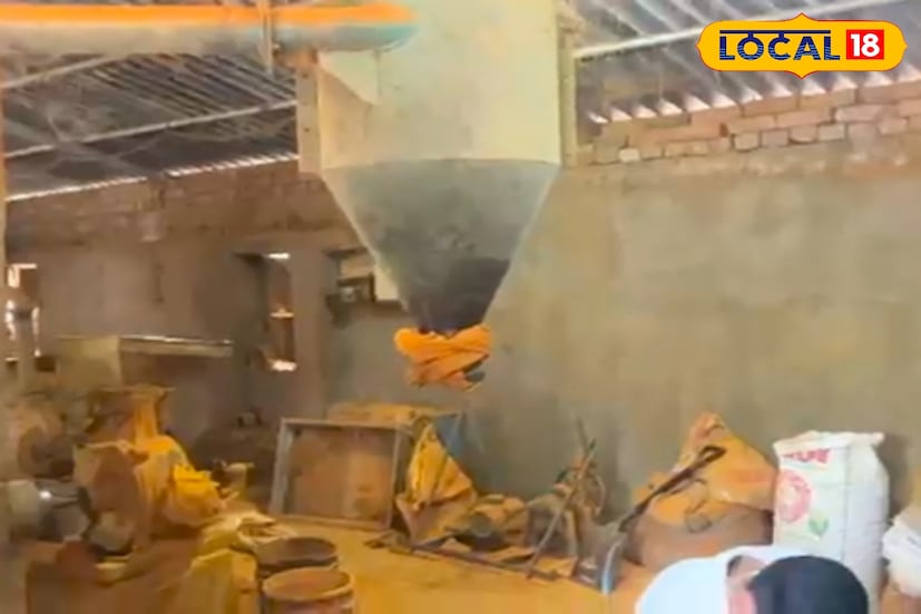 গোপন সূত্রের ভিত্তিতে ওই এলাকায় অবস্থিত হলুদ মিলে অভিযান চালিয়ে বিপুল পরিমাণ ভেজাল হলুদ বাজেয়াপ্ত করা হয়। ঘটনাস্থল থেকেই দুই কর্মীকে আটক করেছে পুলিশ। যদিও মিলের মালিক ওসমান শেখ পলাতক বলে জানা গেছে।