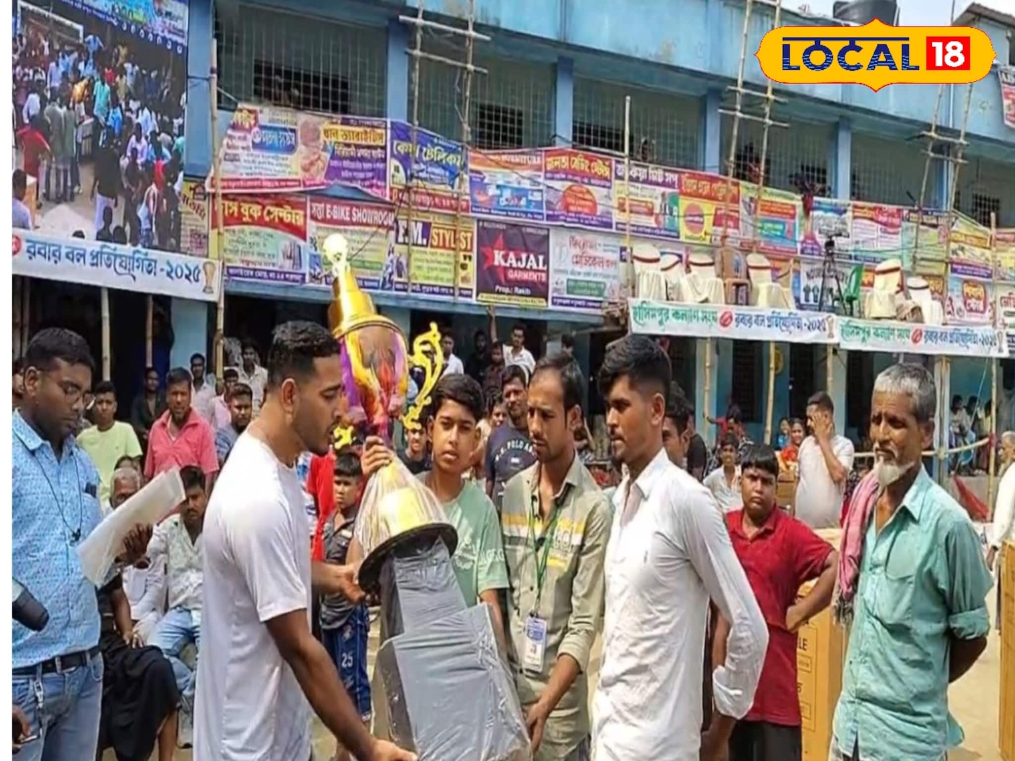 South 24 Parganas News: অবাক কাণ্ড! স্থানীয় মিনি ফুটবল প্রতিযোগিতায় সোনার ট্রফি পুরস্কার, সঙ্গে লক্ষাধিক টাকা