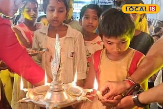 দৃষ্টিহীনদের হাত ধরেই পথ চলা, সুভাষপল্লীর এই জগদ্ধাত্রী পুজোয় নৈহাটির বড়মার ছোঁয়া! কেন