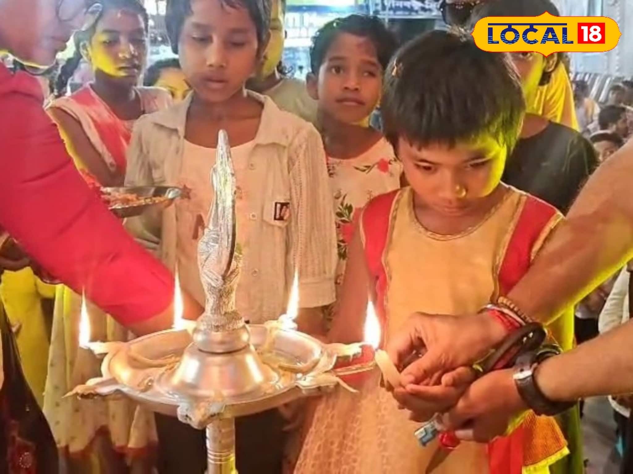 দৃষ্টিহীনদের হাত ধরেই পথ চলা, সুভাষপল্লীর এই জগদ্ধাত্রী পুজোয় নৈহাটির বড়মার ছোঁয়া! কেন