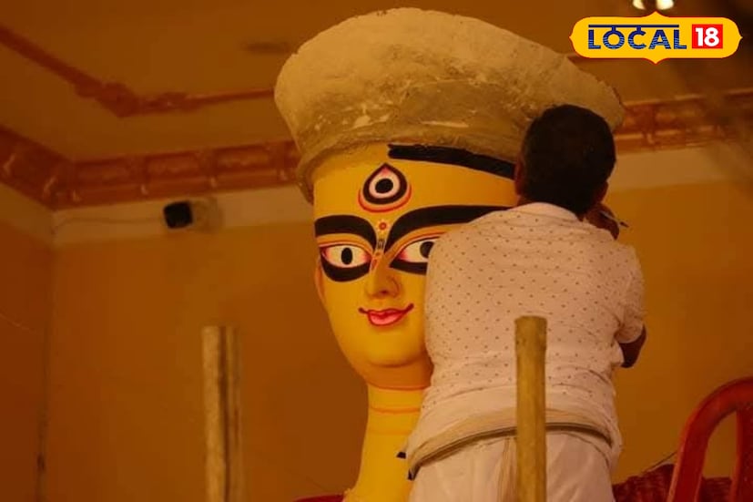 *বেলা ১২'টায় অষ্টমীর পুষ্পাঞ্জলির পর দুপুর ১'টা থেকে নবমী পুজো শুরু হবে। নবমীর পুষ্পাঞ্জলি পড়েছে দুপুর ২ঃ৩০ মিনিটে, এরপর বেলা ৩'টেয় হবে বলিদান অনুষ্ঠান। বিকেল ৪'টেয় পুজোর আরতি ও হোম সম্পন্ন হবে এবং সন্ধ্যা ৬'টায় অনুষ্ঠিত হবে সন্ধ্যারতি, যেখানে ভক্তদের উপচে পড়া ভিড় থাকে প্রতি বছরই।