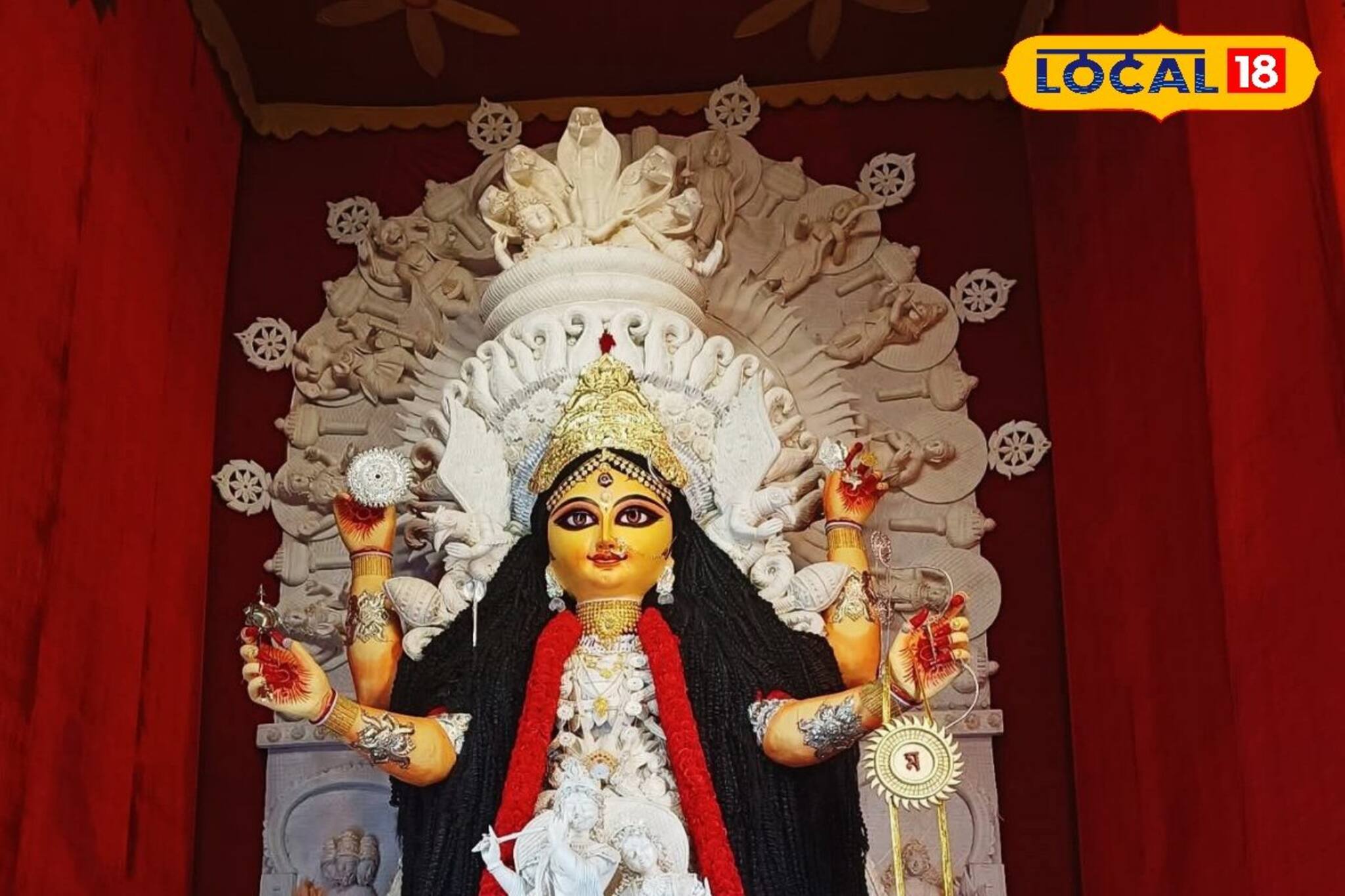 চন্দননগরের জগদ্ধাত্রী পুজোয় নজর কাড়ছে বর্ধমানের বনকাপাসির শিল্পীদের ‘ডাকের সাজ’