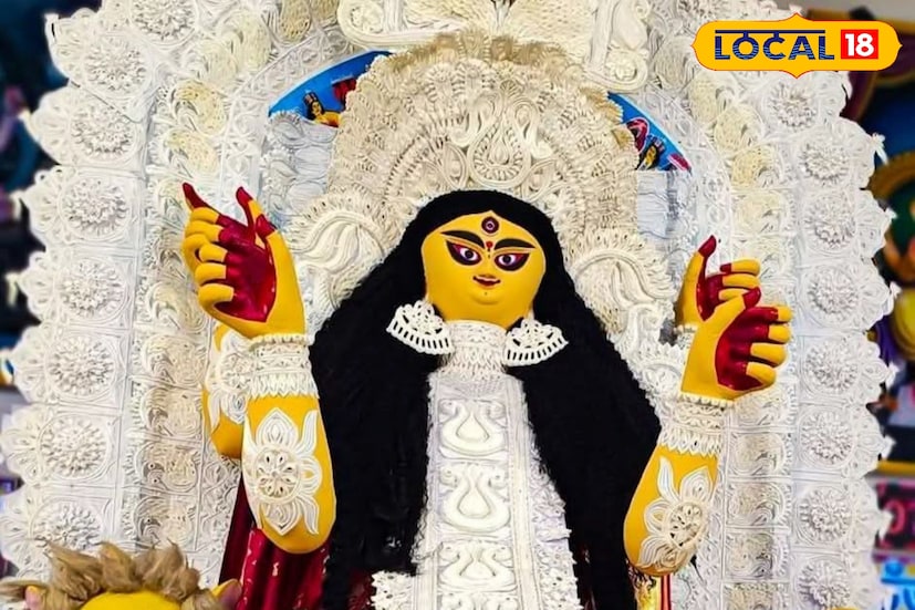 বর্তমানে বনকাপাসি গ্রামে শোলা শিল্পী নেই বললেই চলে। প্রায় সকল শিল্পী এখন রয়েছেন হুগলির চন্দননগরে। জোরকদমে এখনও কিছু কিছু জায়গায় চলছে প্রতিমা সাজানোর শেষ মুহূর্তের প্রস্তুতি। শিল্পীদের তৈরি শোলার সাজে মায়ের প্রতিমা যেন পেয়েছে এক অনন্য সৌন্দর্য। তথ্য ও ছবি: বনোয়ারীলাল চৌধুরী