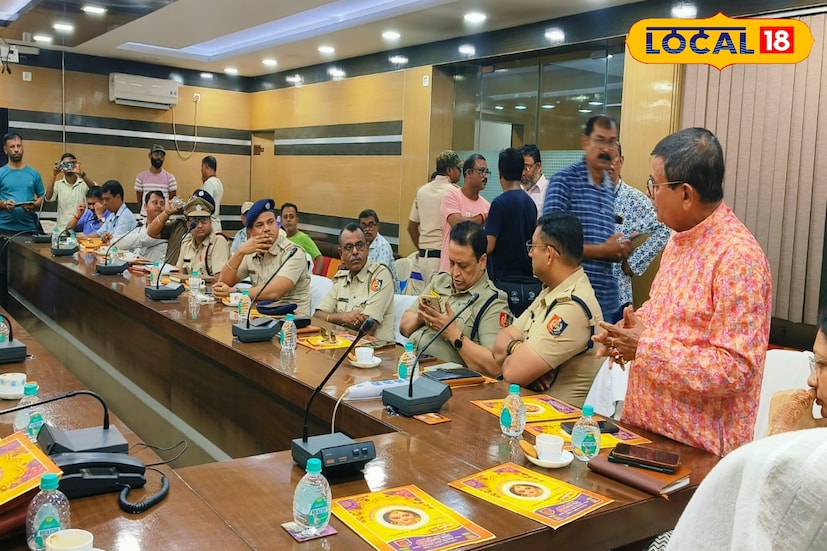 প্রশাসনিক সূত্রে জানা গিয়েছে, অশোকনগর কল্যাণগড়ে এবছর ছোট-বড় মিলিয়ে প্রায় ৫৩টি জগদ্ধাত্রী পুজো হচ্ছে, যার মধ্যে প্রায় ১৭টি বিগ বাজেটের পুজো। প্রতি বছর জেলার বিভিন্ন প্রান্ত এমনকি পার্শ্ববর্তী জেলা থেকেও লক্ষাধিক মানুষ আসেন প্রতিমা দর্শনে। সংকীর্ণ রাস্তা ও জনসমাগমের কথা মাথায় রেখে নিরাপত্তা ও যান নিয়ন্ত্রণে বিশেষ পরিকল্পনা নেওয়া হয়েছে