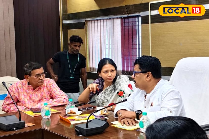 বিধায়ক নারায়ন গোস্বামী বৈঠকে জানান, চন্দননগর বা কৃষ্ণনগরের থেকে কোন অংশে কম নয় কল্যাণগড়ের জগদ্ধাত্রী পুজো। তাই আলোর উৎসবে যাতে কোনও দুর্ঘটনা বা বিশৃঙ্খলা না ঘটে, তার জন্য প্রশাসন ও পুজো কমিটিগুলিকে একযোগে কাজ করতে হবে। তিনি আরও প্রস্তাব দেন, দর্শনার্থীদের সুবিধার জন্য পৌরসভার পক্ষ থেকে বায়ো-টয়লেটের ব্যবস্থা করা হোক। পাশাপাশি অতিরিক্ত পুলিশ সুপার পুজো কমিটিগুলিকে সতর্ক করেন অতিরিক্ত সাউন্ড সিস্টেম বা ডিজে ব্যবহারের ক্ষেত্রে। বৈঠকের শেষে প্রশাসনিক কর্তারা কল্যাণগড় এলাকার বিভিন্ন পুজোমণ্ডপ পরিদর্শন করেন এবং নিরাপত্তার বিষয়গুলি খতিয়ে দেখেন