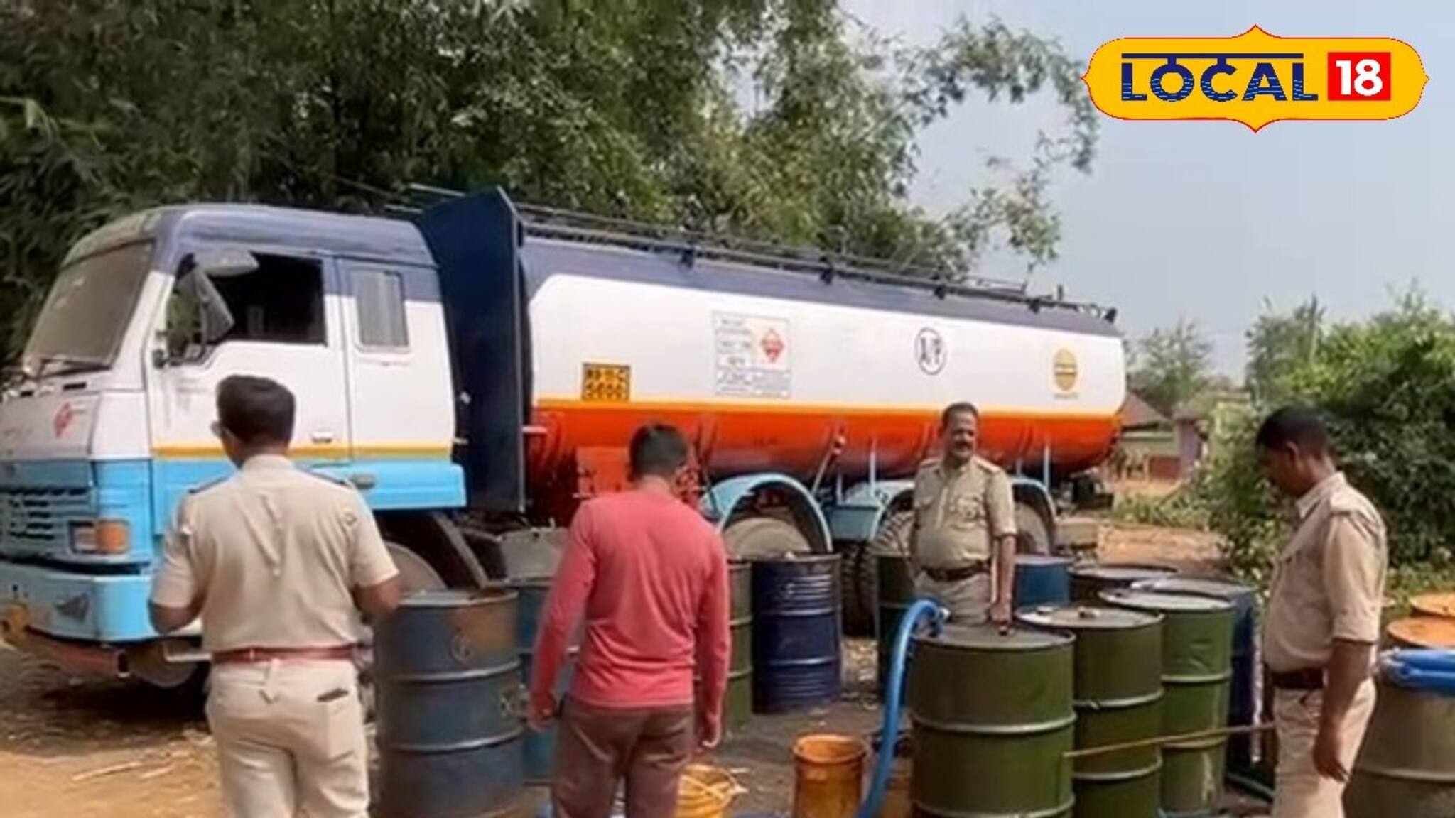 রাতের অন্ধকারে আসত ড্রামবোঝাই গাড়ি! গোপন সূত্রে হানা পুলিশের, কী পাওয়া গেল জানেন?