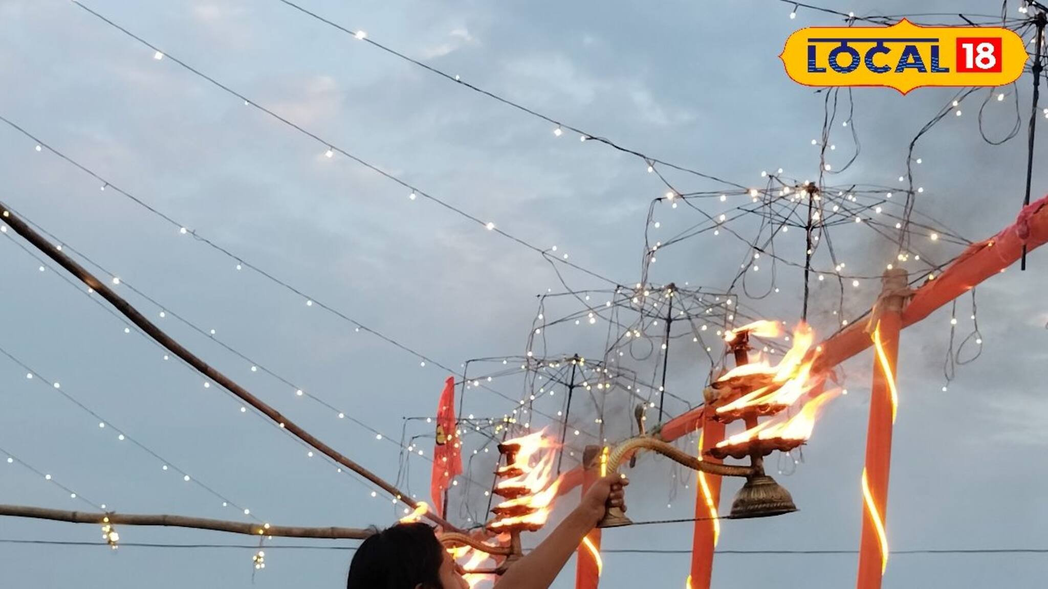 না ওখানে নেই গঙ্গা, কিন্তু বাসরা নদীতেই হল অবিকল বেনারসের গঙ্গারতি! ছট পুজোর ঘাটেই ভক্তদের