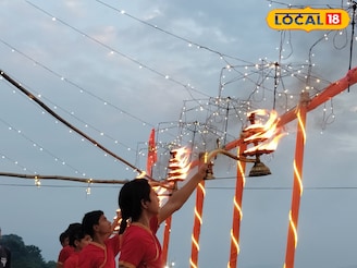 না ওখানে নেই গঙ্গা, কিন্তু বাসরা নদীতেই হল অবিকল বেনারসের গঙ্গারতি! ছট পুজোর ঘাটেই ভক্তদের