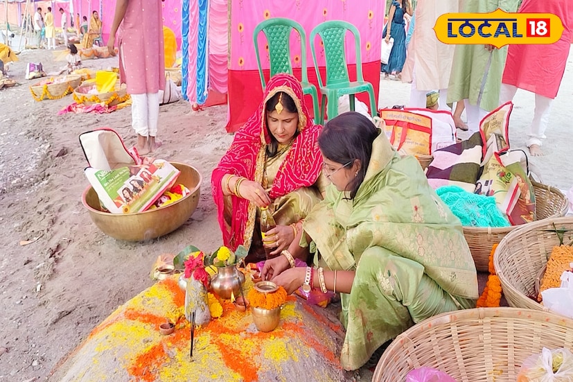 ছট পুজো উপলক্ষে ভিড় জমেছিল তোর্ষা নদীর ঘাটেও।হাসিমারা তোর্ষা নদীর ব্রিজে দেখা গিয়েছিল ভিড়। সুষ্ঠুভাবে সম্পন্ন হয় উৎসব।