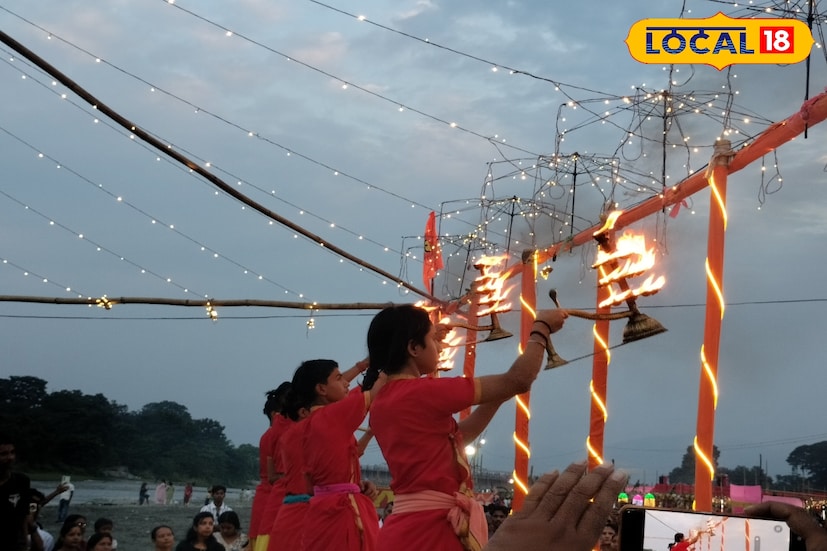 বেনারস থেকে আগত পুরোহিতরা প্রায় আধ ঘন্টা গঙ্গা আরতি করেছেন। এই সন্ধ্যা আরতি দেখে ভক্তির সাগরে ডুবে যেতে দেখা যায় পুন্যার্থীদের। আলিপুরদুয়ার জেলার মধ্যে অন্যতম বড় ছট পুজোর আয়োজন হয় এই ঘাটে।