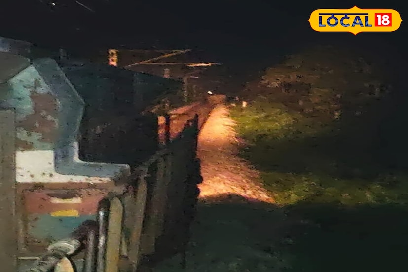 চালকের তৎপরতায় বাঁচল প্রাণ! ভাগ্যিস সঠিক সময়ে ব্রেক কষেছিলেন তিনি! কি হয়েছিল জানলে শিউরে উঠবেন। এক নয় এক পাল হাতির প্রাণ বাঁচালেন রেল চালক। দৃষ্টান্ত স্থাপন দুই রেলকর্মীর ।সময়োচিত সিদ্ধান্তে রক্ষা পেল সেই এক পাল হাতি। চালকের তৎপরতায় বাঁচল প্রাণ! ভাগ্যিস সঠিক সময়ে ব্রেক কষেছিলেন তিনি! কি হয়েছিল জানলে শিউরে উঠবেন। এক নয় এক পাল হাতির প্রাণ বাঁচালেন রেল চালক। দৃষ্টান্ত স্থাপন দুই রেলকর্মীর ।সময়োচিত সিদ্ধান্তে রক্ষা পেল সেই এক পাল হাতি।